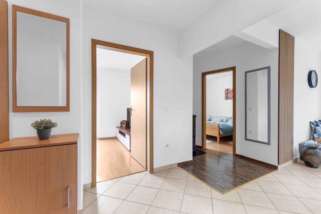 Apartment Mdm Buje Esterno foto