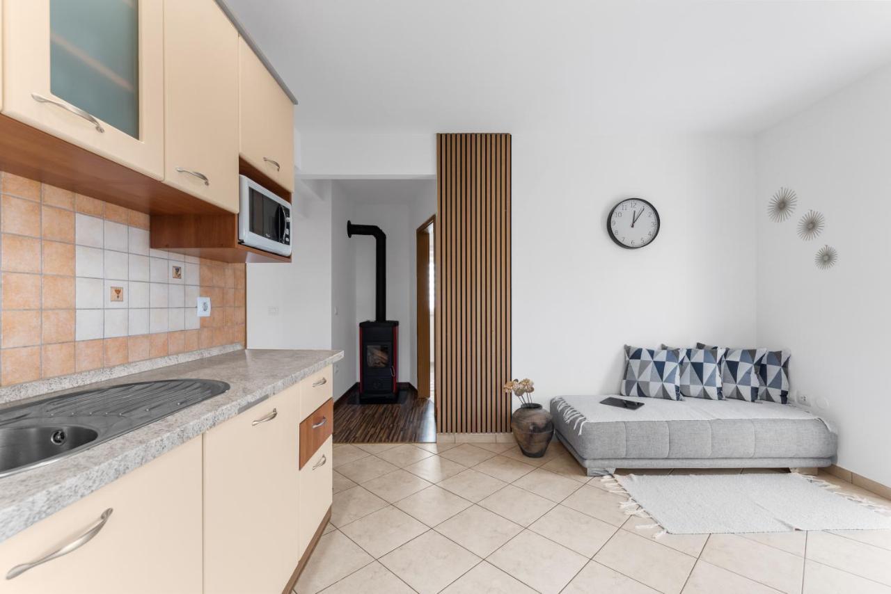 Apartment Mdm Buje Esterno foto
