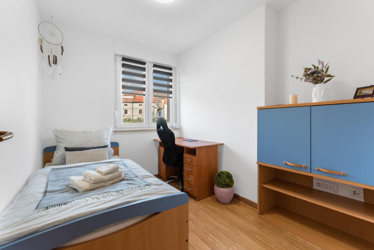 Apartment Mdm Buje Esterno foto