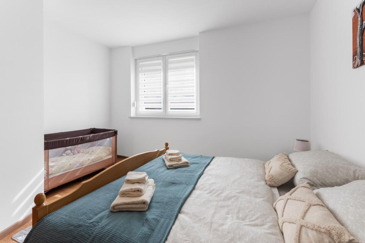 Apartment Mdm Buje Esterno foto