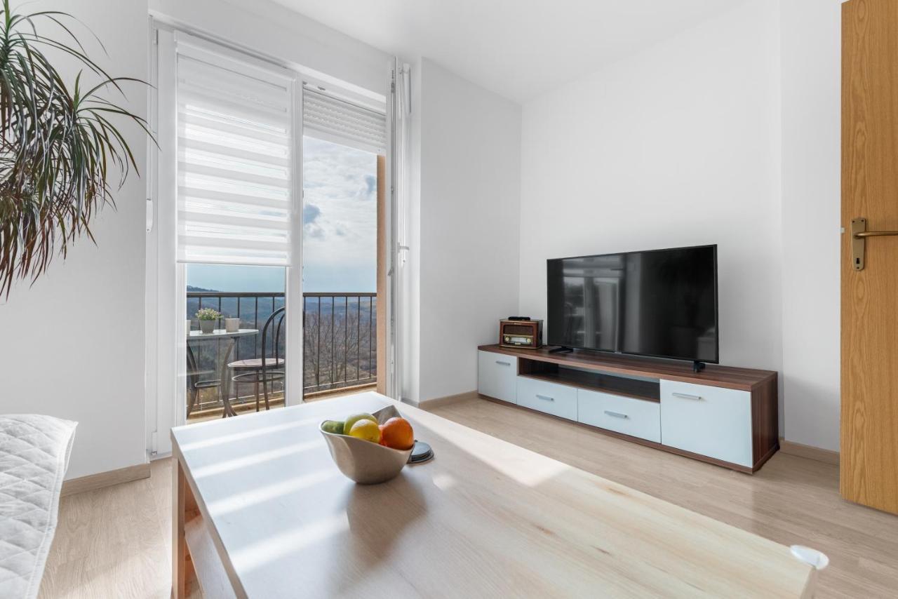 Apartment Mdm Buje Esterno foto