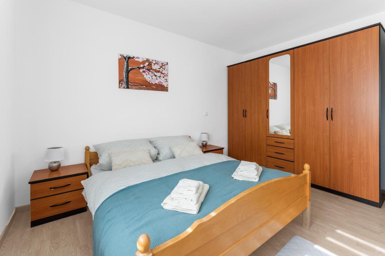 Apartment Mdm Buje Esterno foto