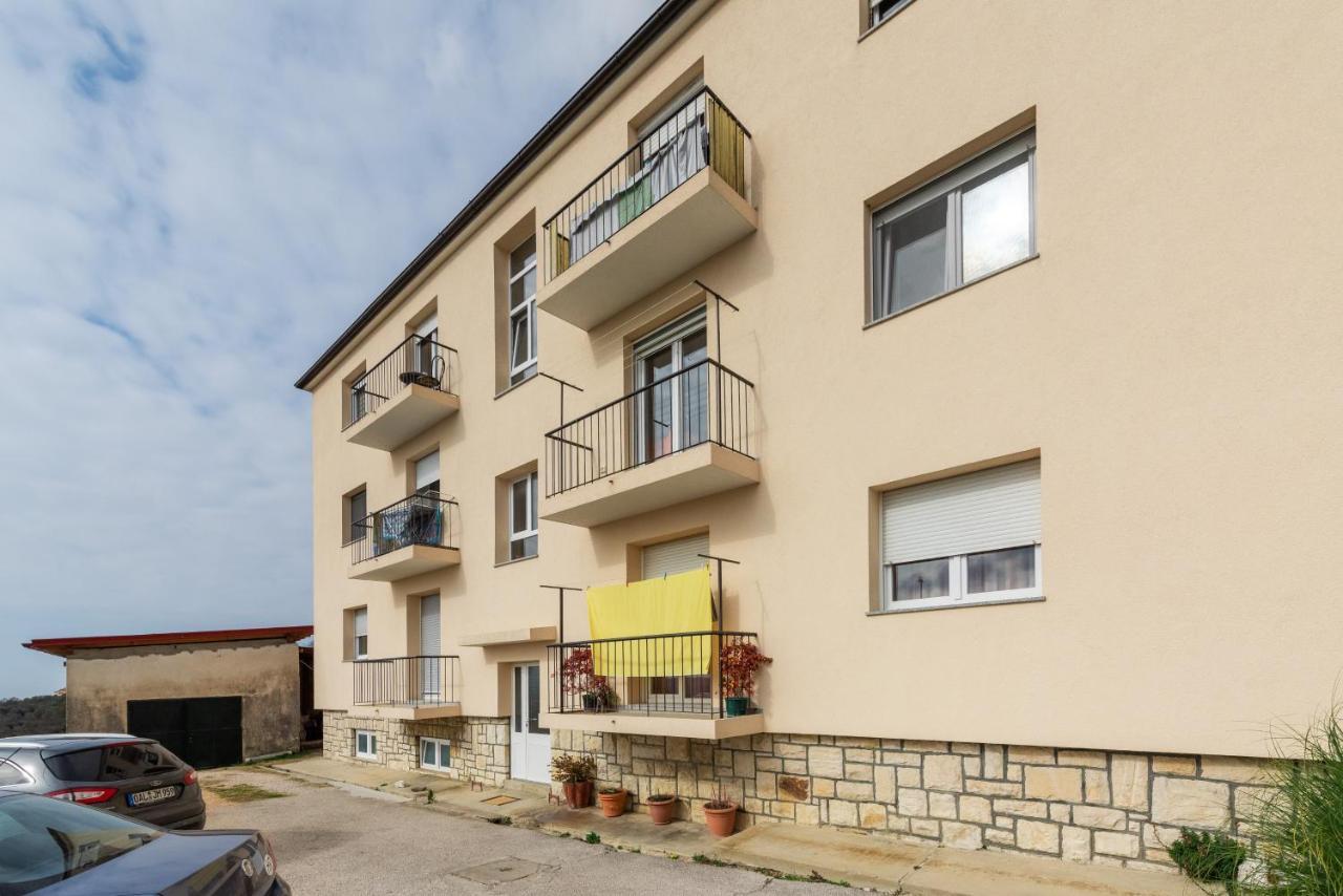 Apartment Mdm Buje Esterno foto
